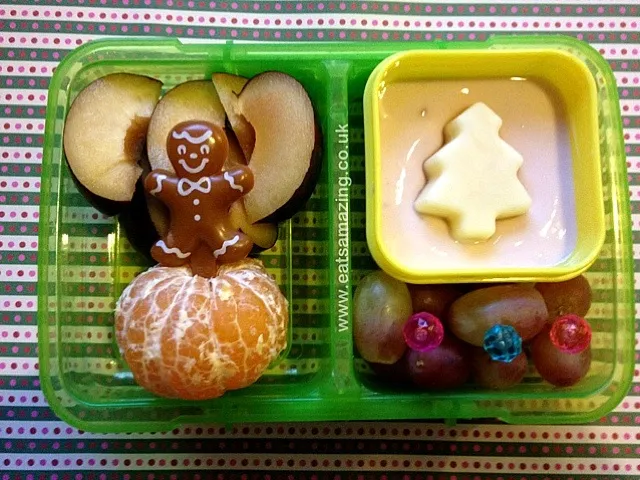 Snapdishの料理写真:Christmas Dessert Bento|Grace Hallさん