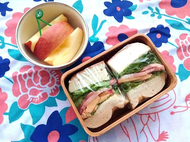 HLCベーグルサンドBENTO♡|黒髪さんさん