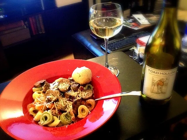 Snapdishの料理写真:Cheese tortellini with Italian sausage|kristen grundtさん