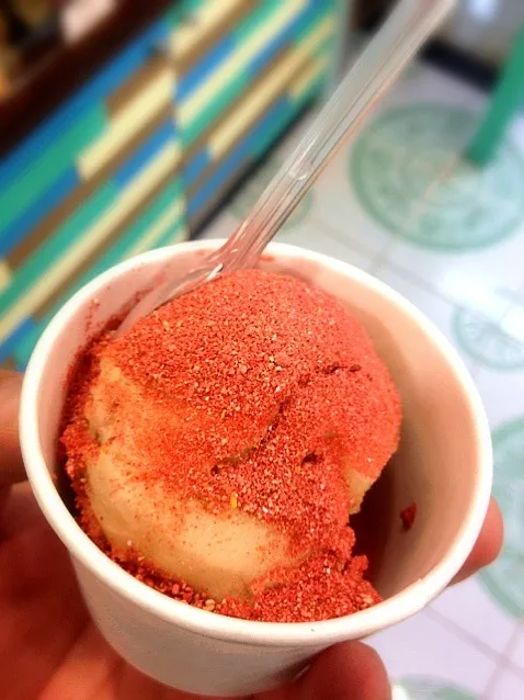 ไอติมมะขามคลุกบ๊วย ice cream tammarine with plum powder|sanさん