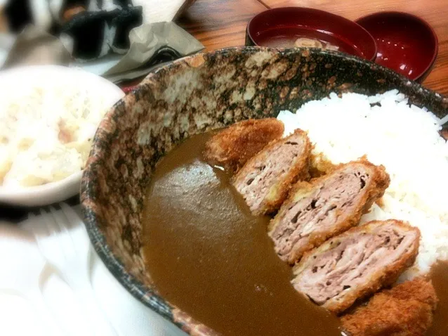 キムカツカレーと後ろは地雷屋の天むす|happymamaさん