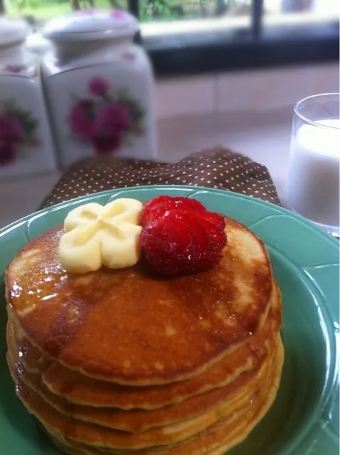 Snapdishの料理写真:Fluffy Pancakes|sarinaさん