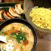 魚らん坂の味噌つけ麺と餃子|まなか ゆうこさん