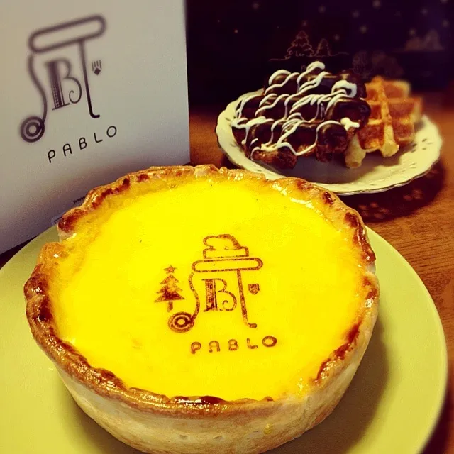 PABLOのチーズケーキ ミディアムと、マネケンのワッフル💗|tomocarat.さん