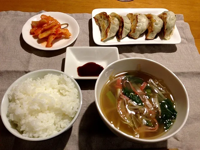 Snapdishの料理写真:今日も餃子（笑）@ぎょうざの宝永の焼餃子•野菜とカニカマのスープ・カクテキキムチ・白いご飯|よっしーさん