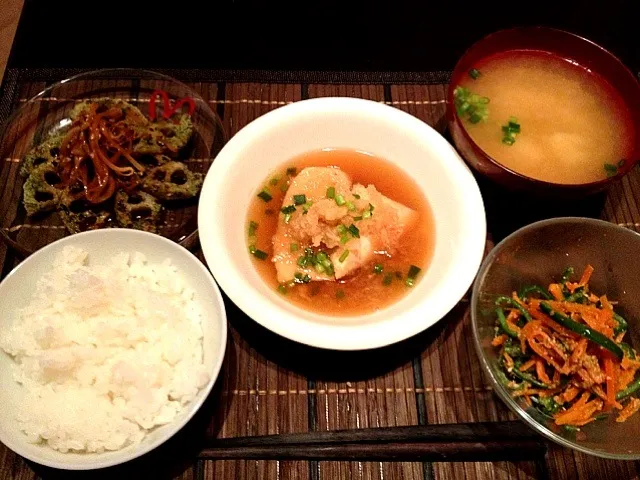 カジキマグロのみぞれ煮、人参とピーマンのナムル、レンコンの青海苔焼き、じゃがいもの味噌汁|はるさん