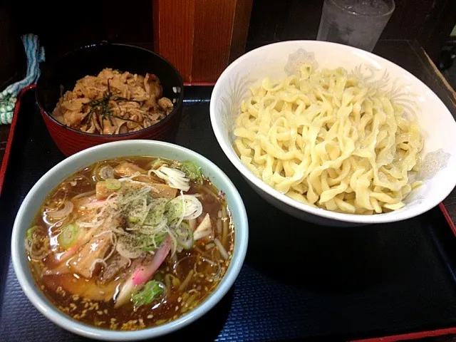 野菜つけ麺  手揉み麺 大盛 変態仕様 鶏モモ丼|しんさまさん