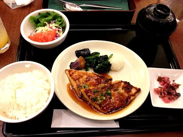 Snapdishの料理写真:ロイヤルホストのめかじき定食|ａｉさん