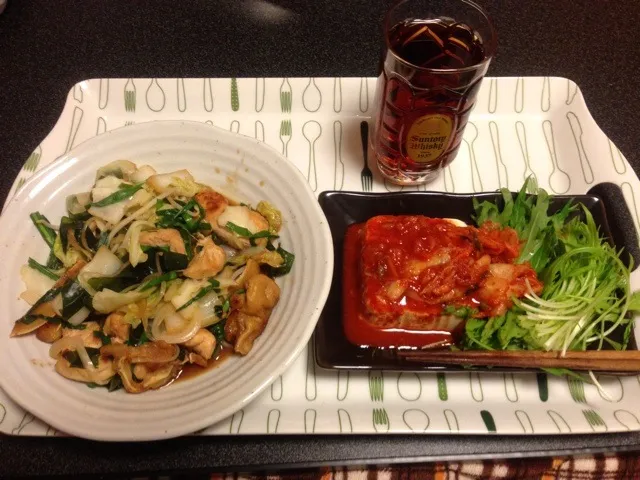 鳥肉、豚耳の野菜炒めと冷奴のキムチかけサラダ水菜添え！|サソリさん