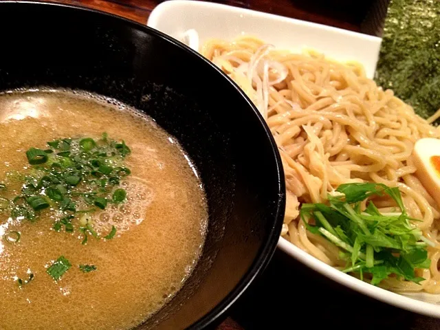 Snapdishの料理写真:濃厚鶏骨醤油つけそば 中盛り 味たま|tecklさん