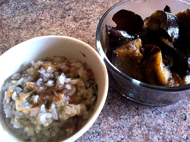 Rice  porridge & miso eggplants / 舌から胃まで荒れてる私のジェントルランチ。見かけはアレですが。そして孤食にて立ち食い(￣▽￣)|mamakumiさん