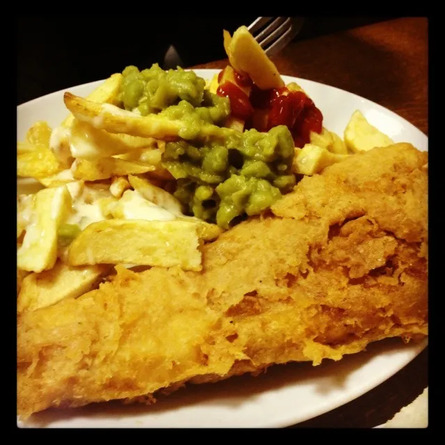 Yum fish and chips♡|sarah andoさん