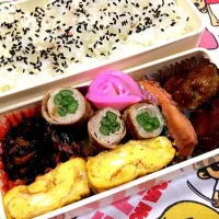 息子への弁当   初めてカマボコでお花を作ったよ♡|靖子さん