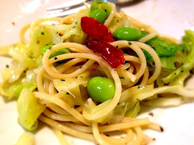 キャベツと枝豆のペペロンチーノ♪|tku🍅🍝🍜🍝🍜🍝🍅さん