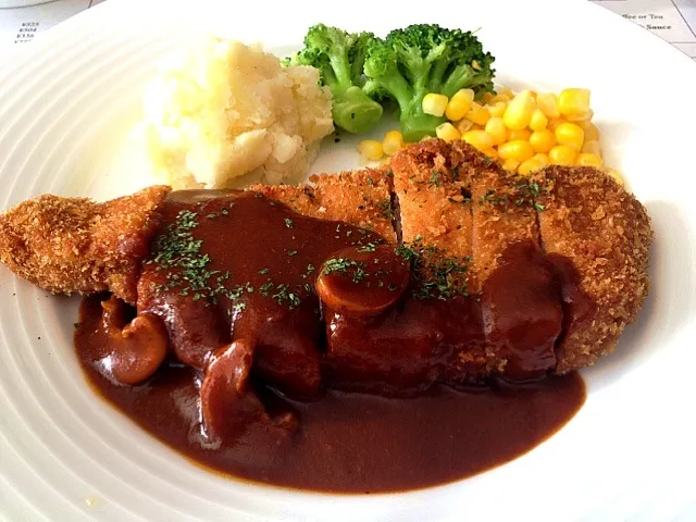 Pork Cutlet with Demi glace sauce|Johnnyさん