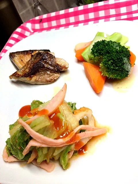 キムチ炒めやら、鰤の塩焼きやらで、ちょい飲み|ハルさん