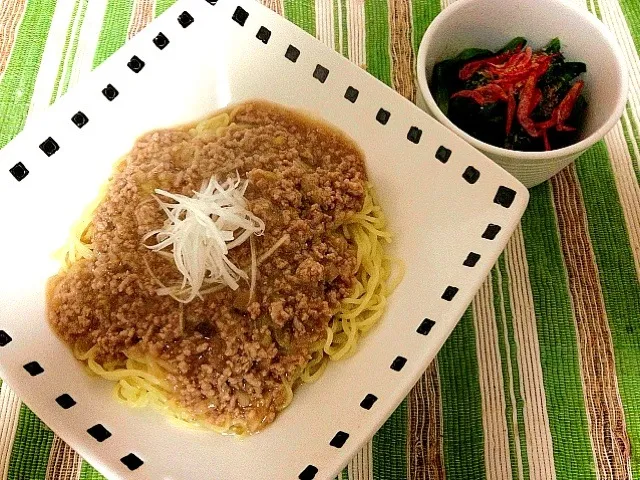 給食のジャージャー麺|とーもさん