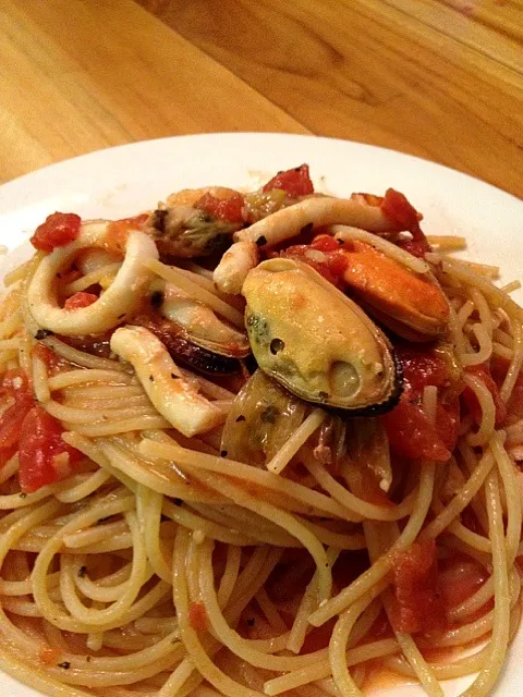 seafood tomato sauce pasta.|kyosukeさん