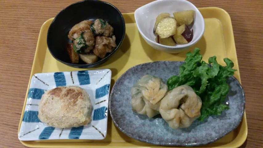 手作りにら饅頭、油揚げﾊﾟﾘﾊﾟﾘ焼き、豚こま団子ｵｲｽﾀｰ炒め他|kyaraさん