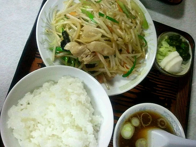 一日分のビタミンが摂れる野菜炒め定食|MikKKさん