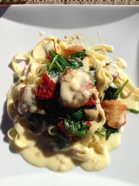 Pan Seared Scallops with Spinach and Linguine|Desireeさん