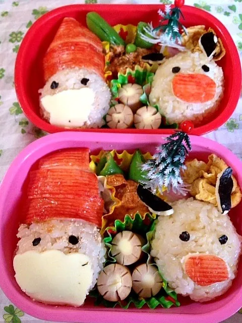 Snapdishの料理写真:2012年最後の幼稚園お弁当⁂サンタさん&トナカイおにぎり⁂|5児のママさん