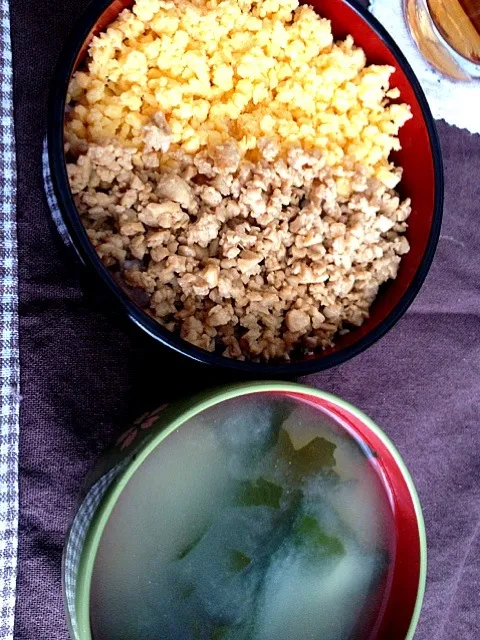 お豆腐とたまごのそぼろ丼。|。さん