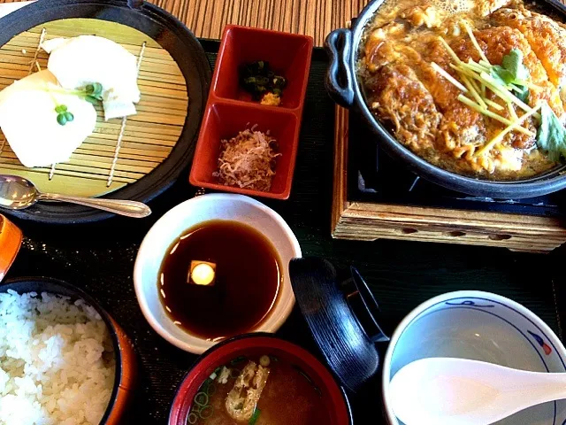 Tofu,katsu Nabe,misoshiro soup&rice for my Lunch!:)w/Neaj!|Dezza Tsuchiyaさん