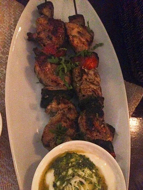 Snapdishの料理写真:Moroccan chicken kebab with yogurt garlic sauce and tomato chutney|vica ortegaさん