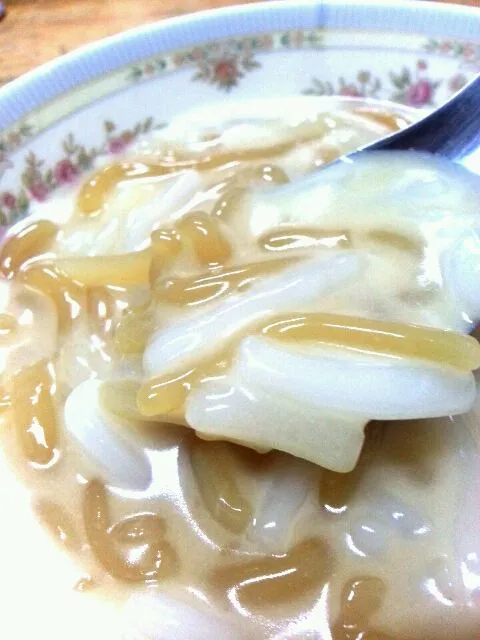 pla-krim-khai-tao (sweet rice noodles with coconut cream)|hakubaraさん