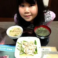 Snapdishの料理写真:棒棒鶏と生姜の炊き込み御飯とオクラスープ♪♪♪|シャンドラさん