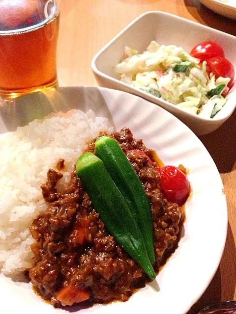 トマトとオクラのキーマカレー & コールスロー風サラダ|えりちんさん