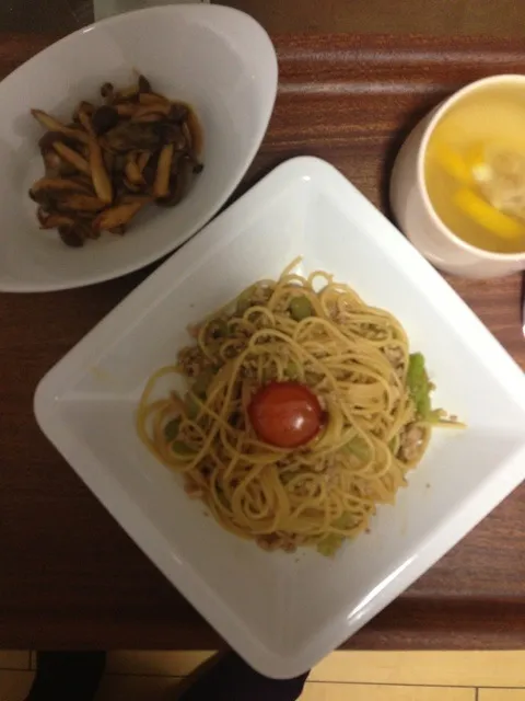 Snapdishの料理写真:セロリと鶏挽肉のパスタ  牡蠣の味噌炒め|ごとうりえさん