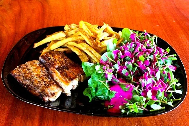 grilled mahi fish 'n chips with local green salad topped on dragonfruit vinaigrette|s●tさん