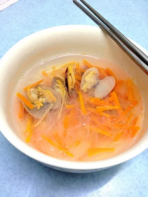 Carrot clam glass noodle soup  low calories diet dinner|Rene Tanさん