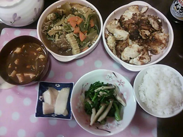 Snapdishの料理写真:春菊のお浸し&鶏肉の香草焼き&春菊と牛肉と生麩のすき煮&長芋の漬け物|クラキティさん