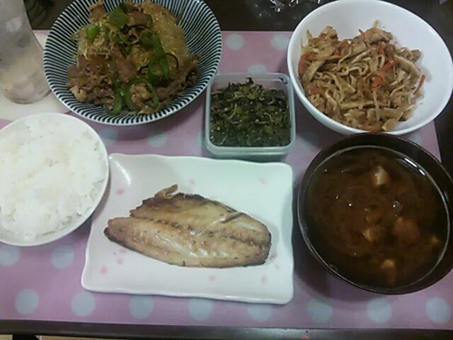 鯵の塩焼き&牛肉ピーマン春雨炒め&切り干し大根&大根の葉とジャコの空炒め|クラキティさん