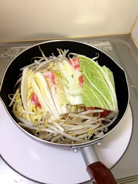 豚肉と白菜のミルフィーユ...ってホントに肉を白菜で挟んだだけなんだけどこれでよいのか...|ゴメスさん