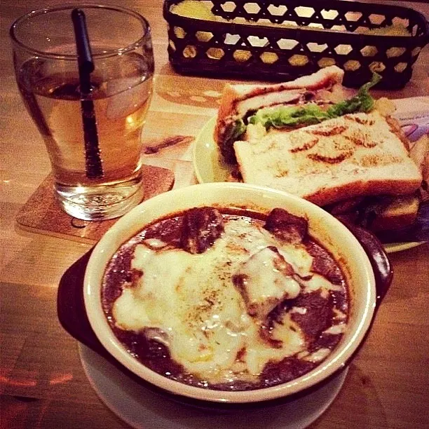 Beef Stewed Hamburg with Cheese n  Jerk Chicken Sandwich|ローストワンさん