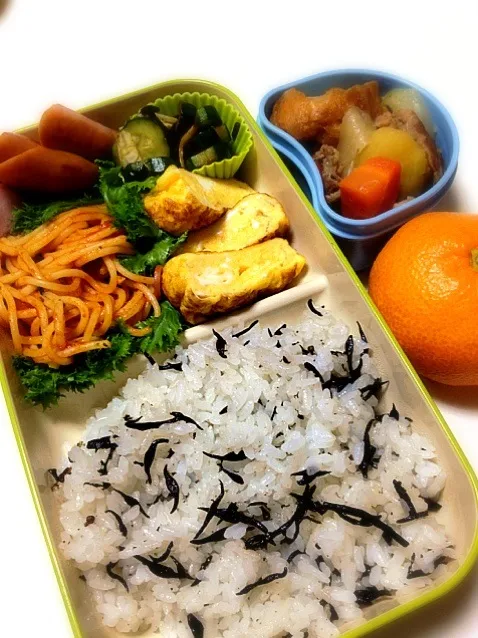 旦那さんのお弁当♬  仙台麩入りの肉じゃが弁当🍱|よしさん