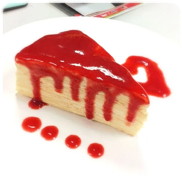 Crepe Cake with Strawberry Sauce|@bangkokさん