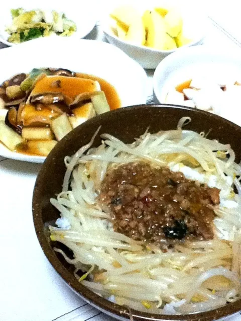 もやしのひき肉丼にあんかけ豆腐|ゆうさん