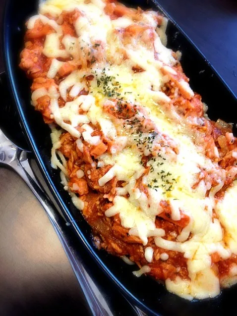 Snapdishの料理写真:ツナとスパムのトマトソースパスタとろとろチーズ付き😍|うみのりゅうのすけさん