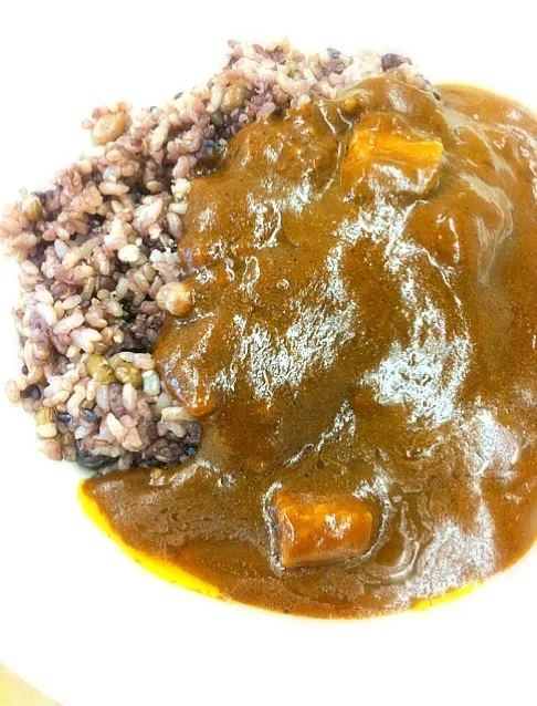 Snapdishの料理写真:スペシャル牛スジ雑穀玄米カレー！|Yoshinobu Nakagawaさん