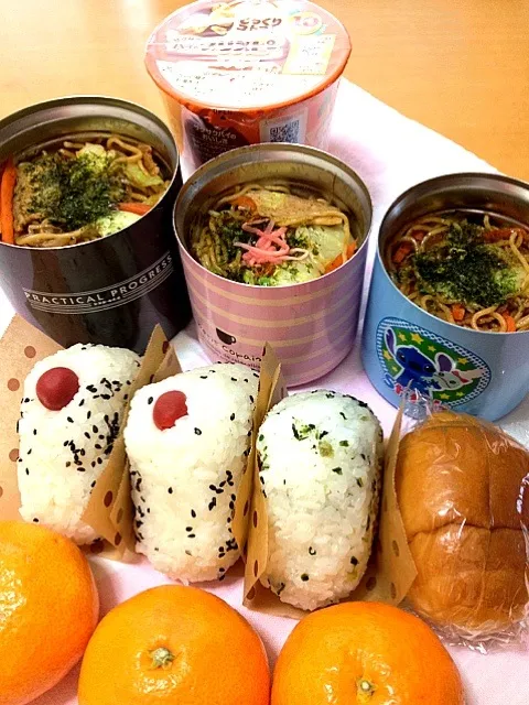 Snapdishの料理写真:３人弁当🍀+蜂蜜サンドパン|chyawaさん