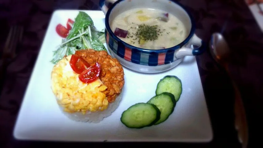 洋風二色丼&クリームスープ|(*´▽｀*p♡qさん