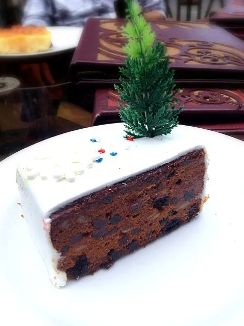 Snapdishの料理写真:Christmas English fruit Cake|Iriani Irenne Thamrinさん