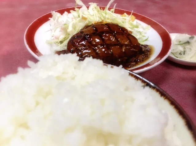 Snapdishの料理写真:本日の定食「ハンバーグ」※ご飯大盛り！|Taka Suzukiさん