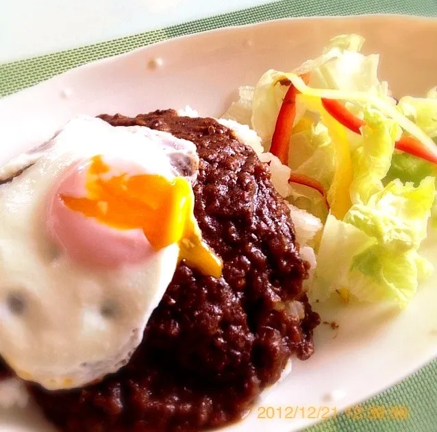 ドライカレーとろ〜り目玉焼きのせ☆|ひとみさん