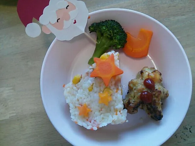 Snapdishの料理写真:クリスマスバージョンのランチ|mamilinさん